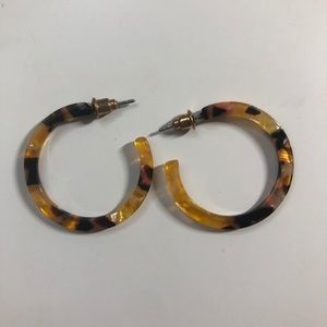 FRANCESCAS tortoise hoop earrings!